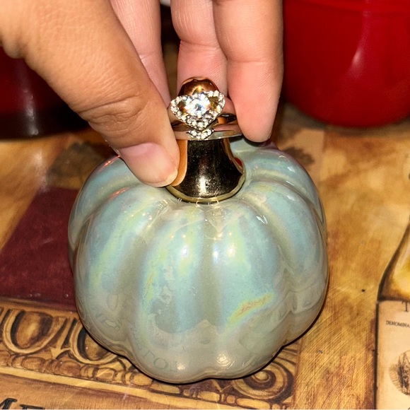 Lab created diamond 💎 18k white gold plated size 7 band and ring 💍 - Picture 8 of 8